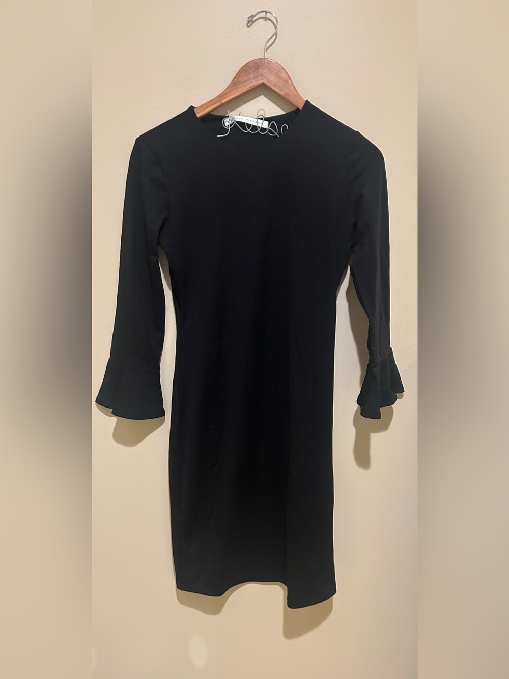 Susana Monaco Black Ruffle-Sleeve Shift Dress Nylon & Lycra Size M EUC